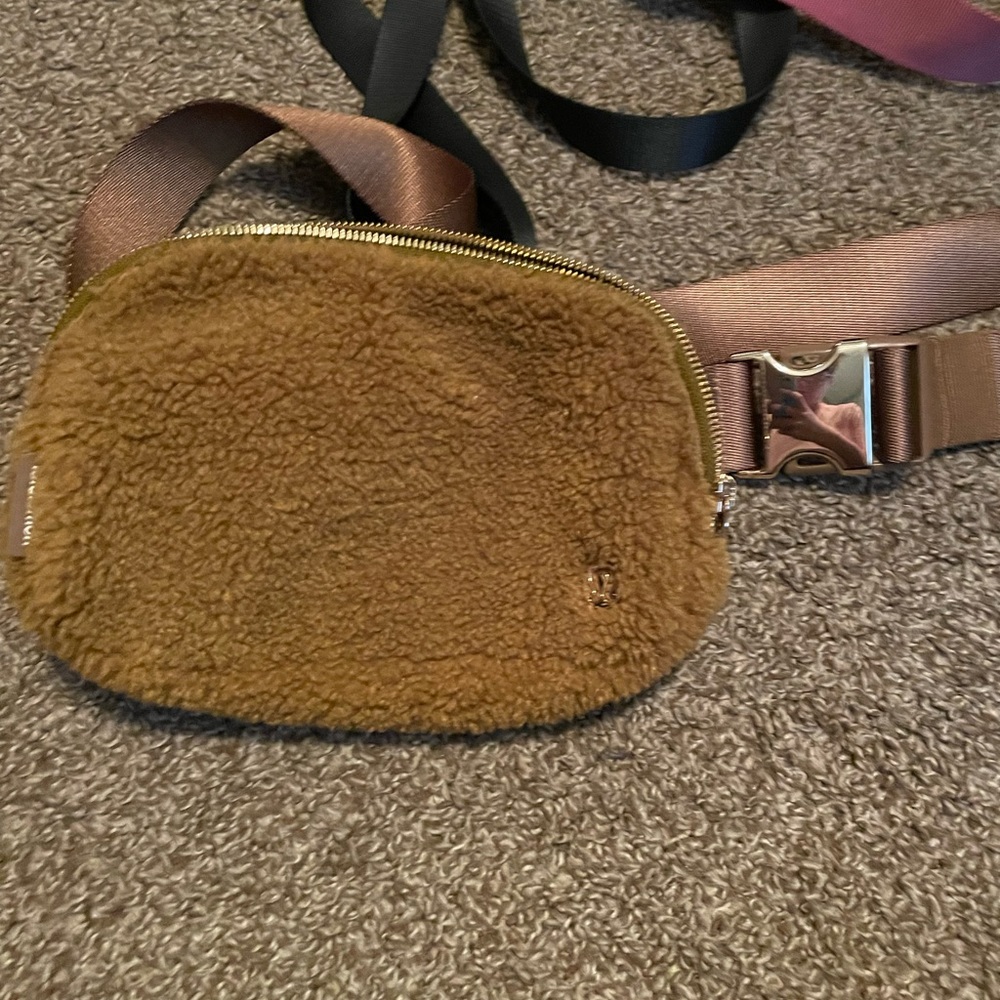 Lululemon SHERPA belt bag! brown/tan PERFECT condition!!